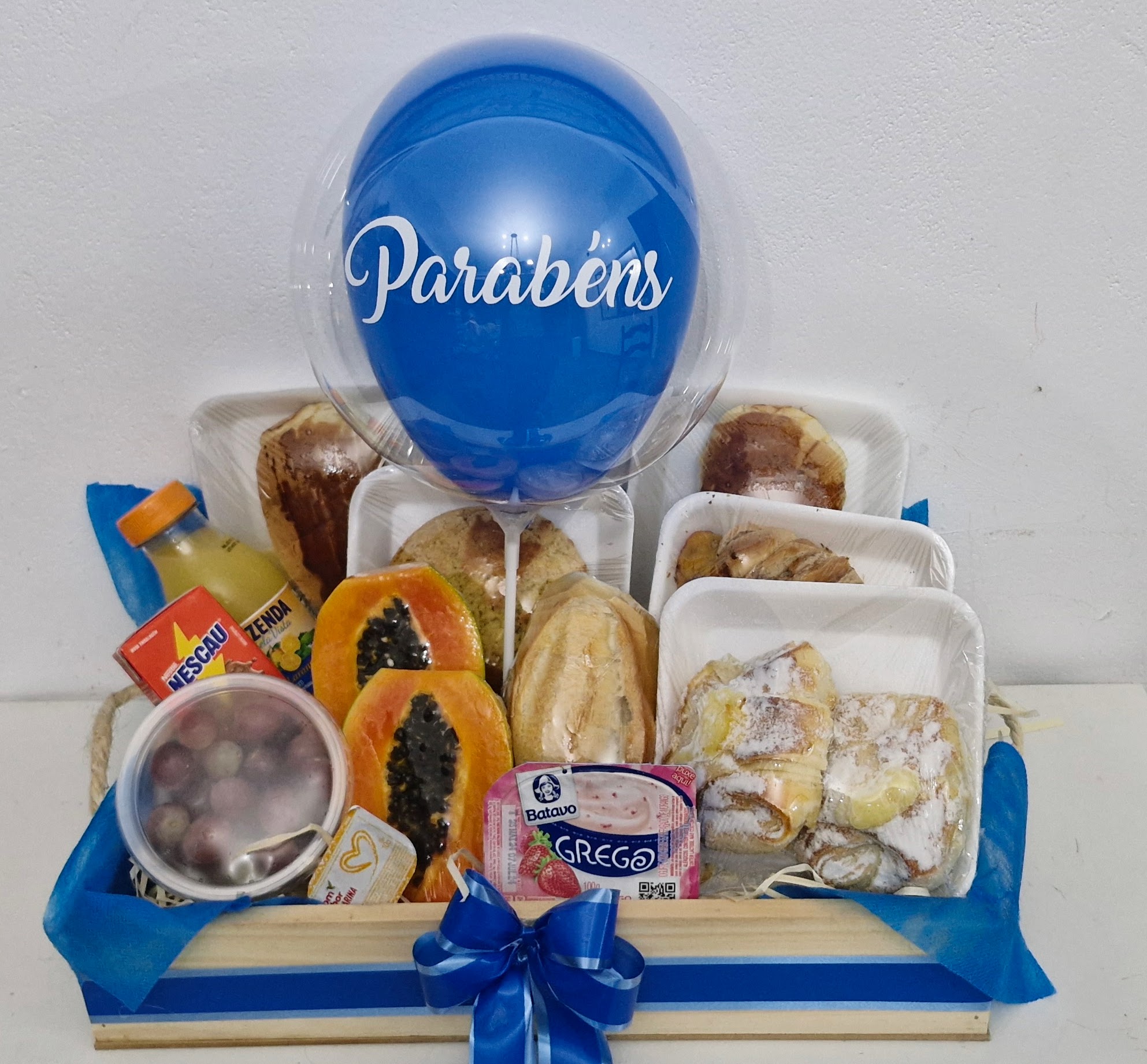 CESTA DE PAES DE ANIVERS�RIO